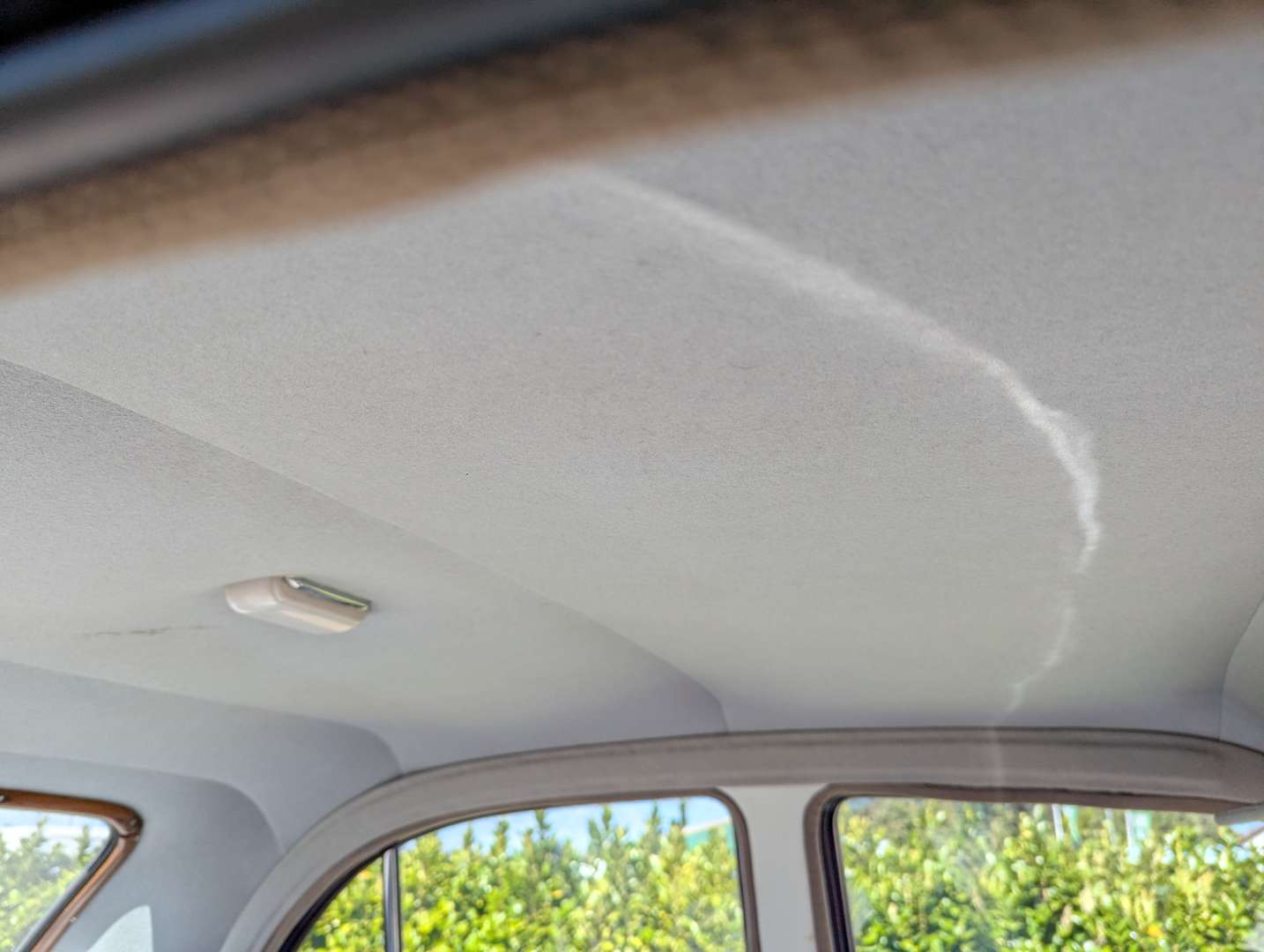 <p>1958 MG MAGNETTE</p>