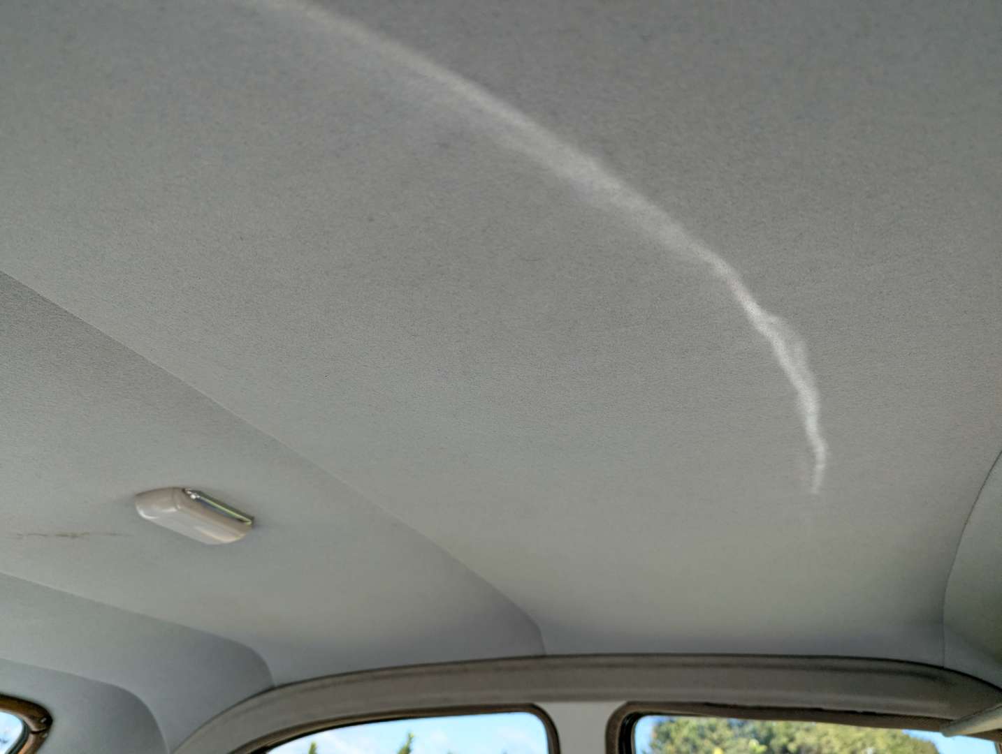 <p>1958 MG MAGNETTE</p>