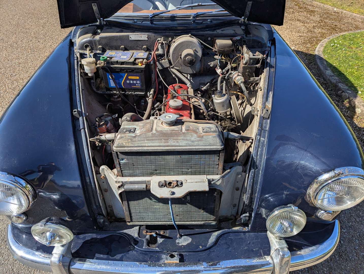 <p>1958 MG MAGNETTE</p>