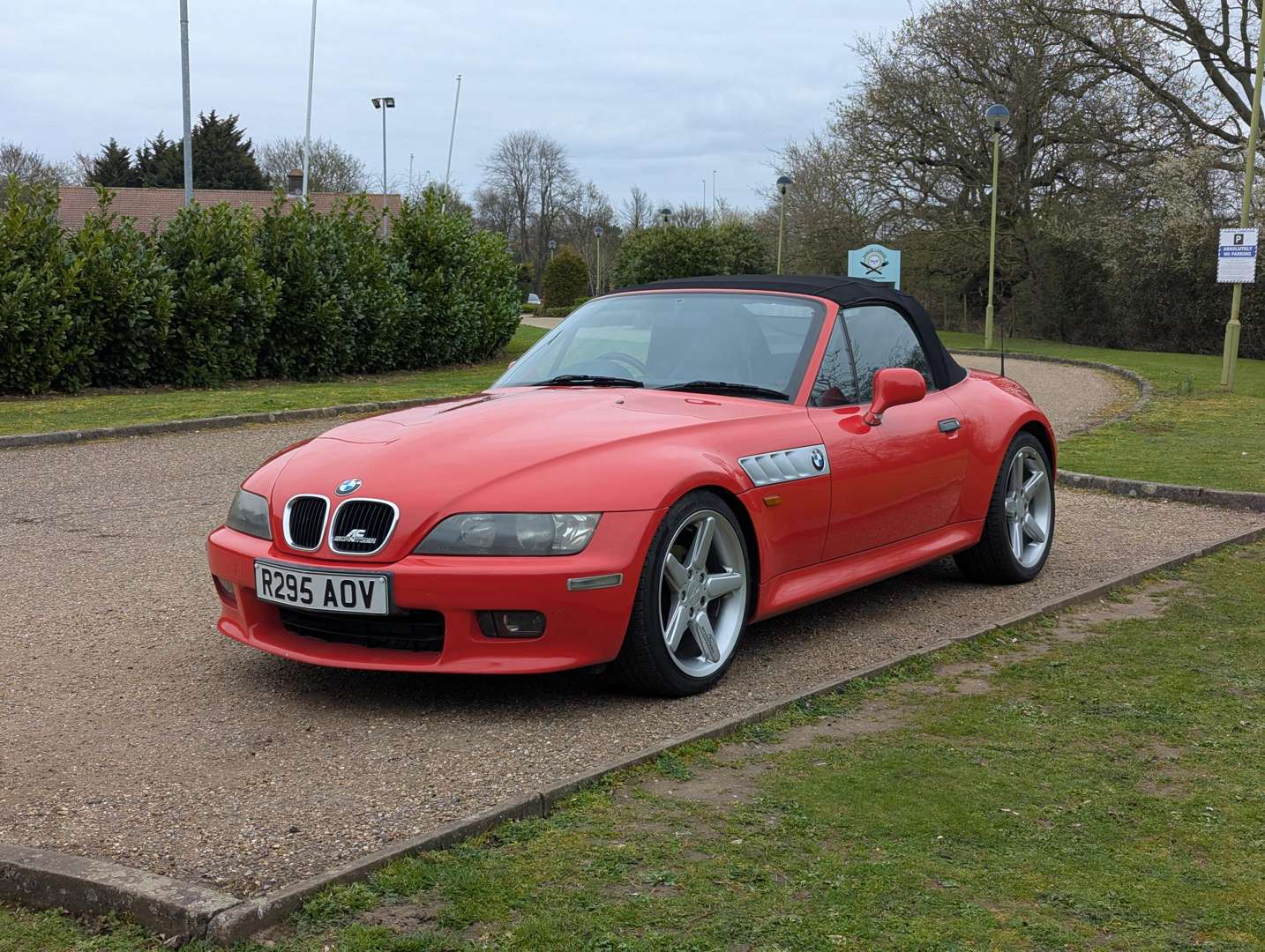 <p>1998 BMW Z3 2.8 WIDEBODY</p>