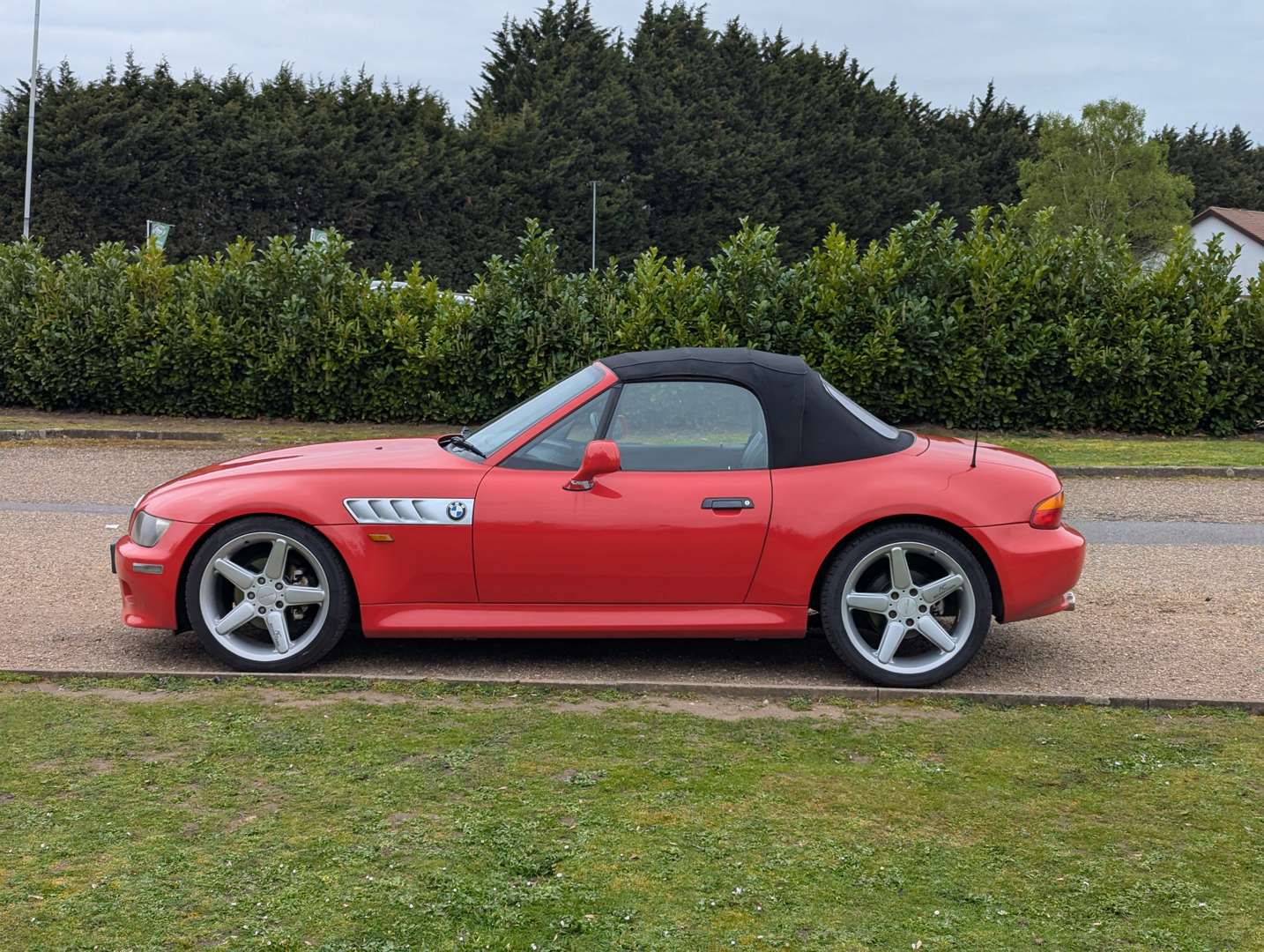 <p>1998 BMW Z3 2.8 WIDEBODY</p>