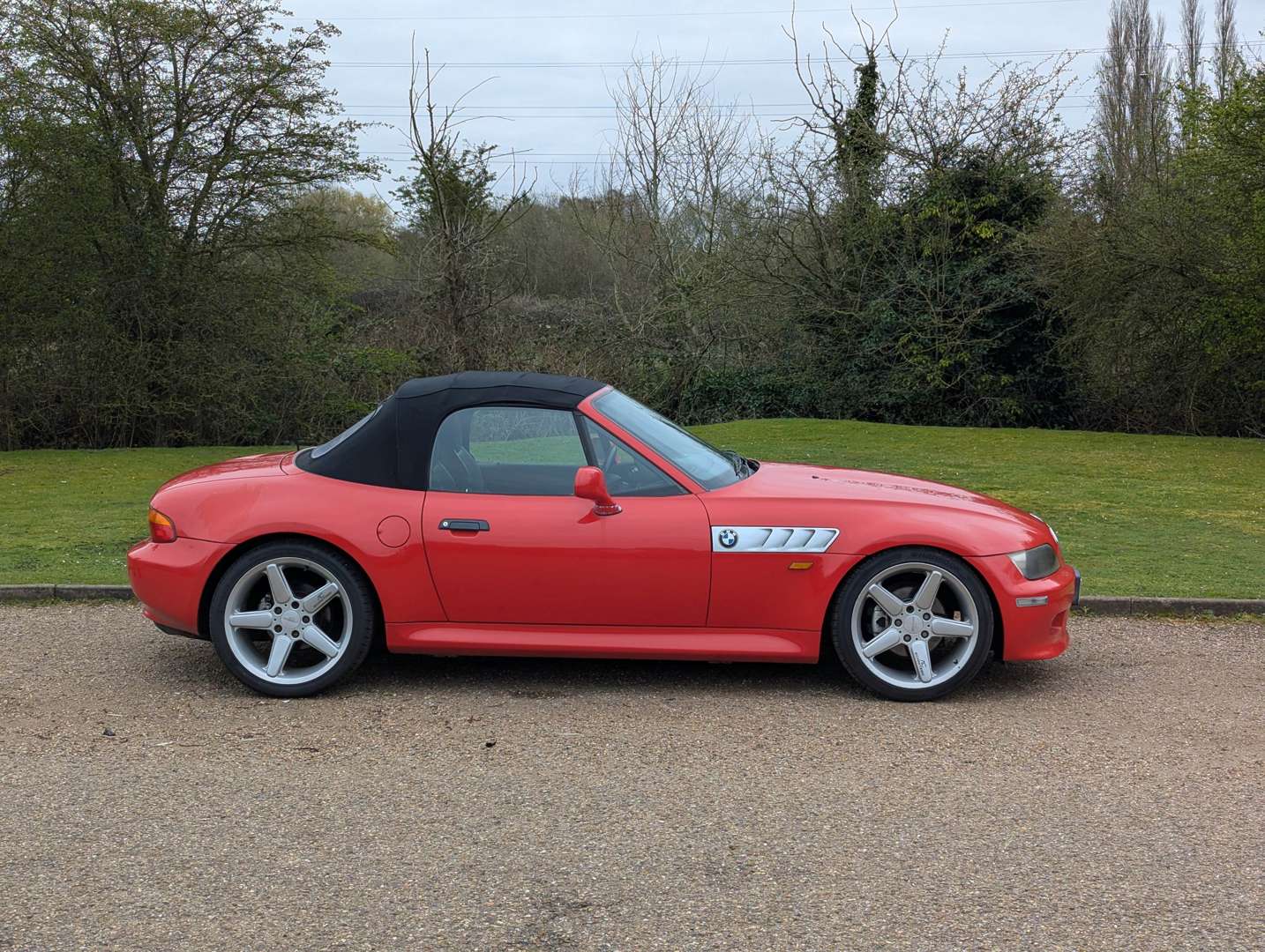 <p>1998 BMW Z3 2.8 WIDEBODY</p>