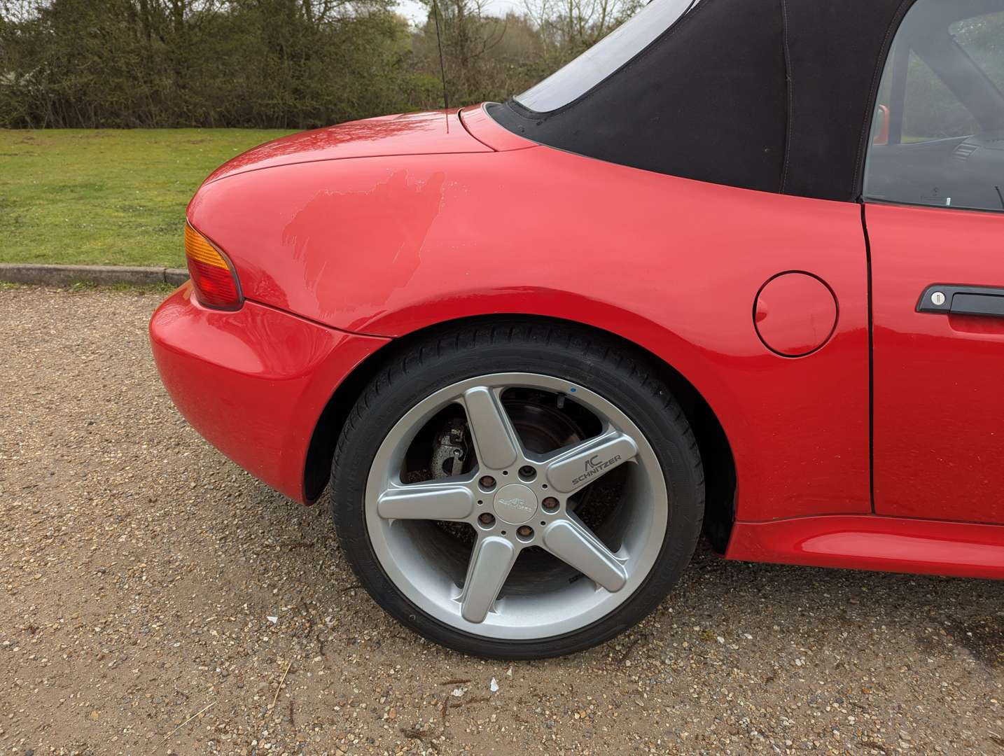 <p>1998 BMW Z3 2.8 WIDEBODY</p>