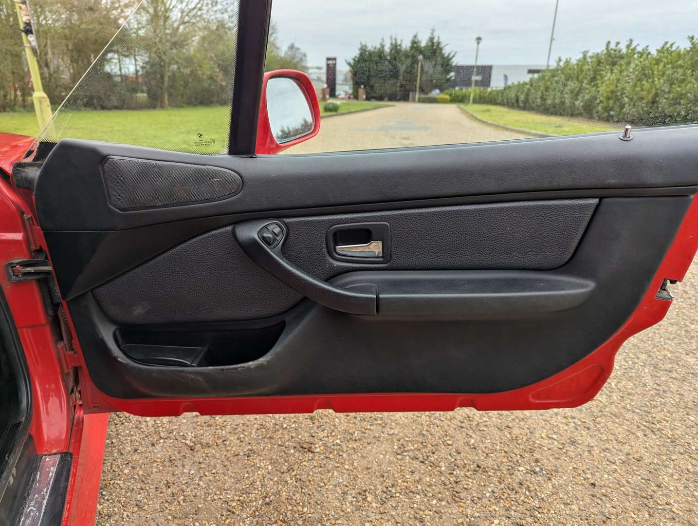 <p>1998 BMW Z3 2.8 WIDEBODY</p>