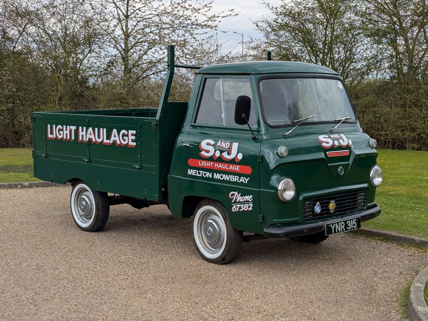 <p>1961 FORD THAMES PICK-UP</p>