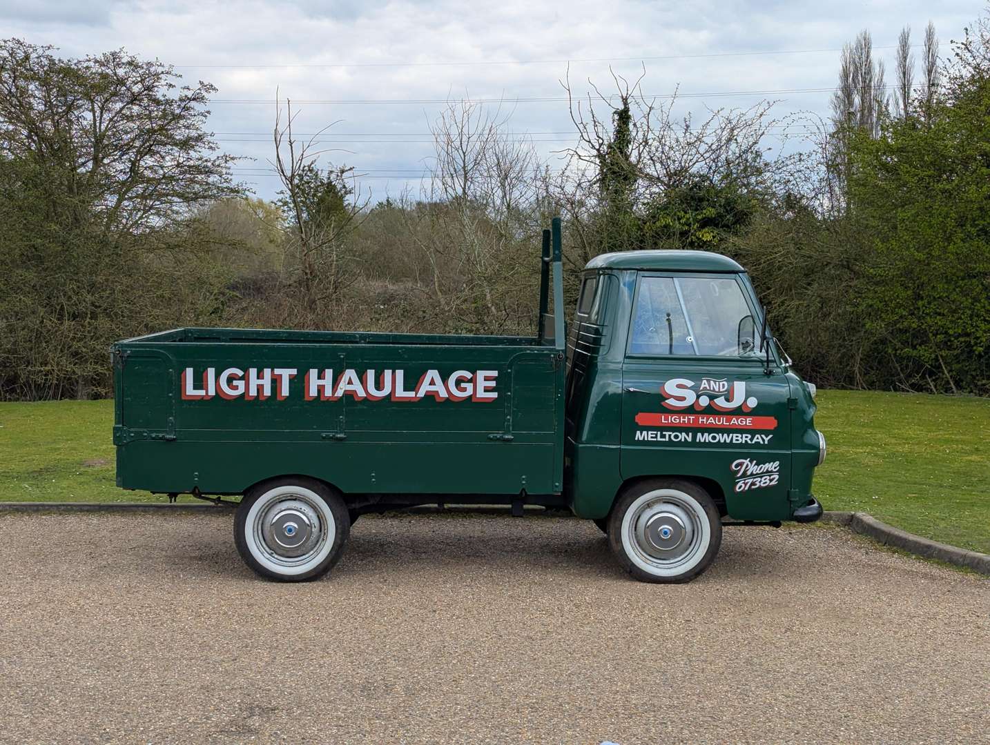 <p>1961 FORD THAMES PICK-UP</p>