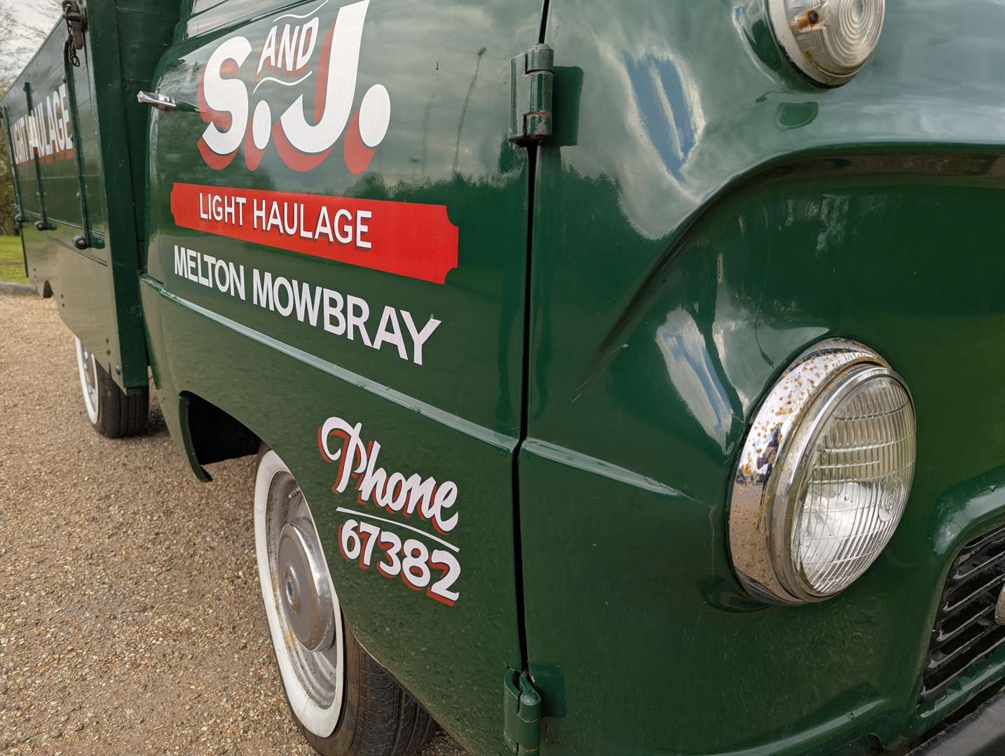 <p>1961 FORD THAMES PICK-UP</p>