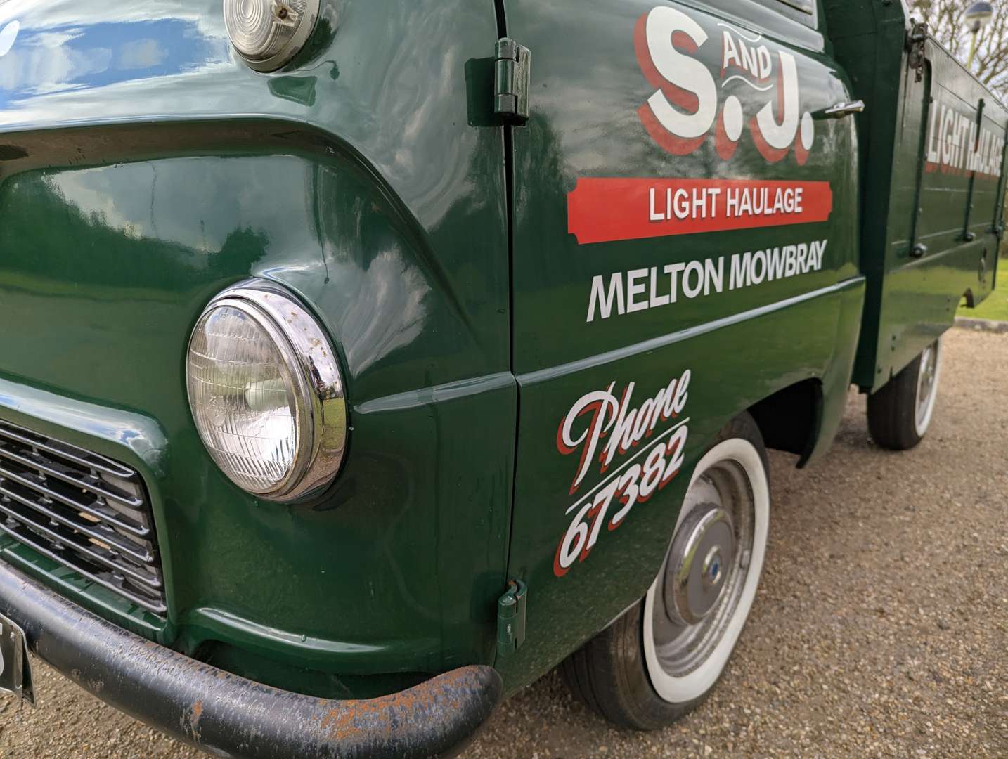 <p>1961 FORD THAMES PICK-UP</p>