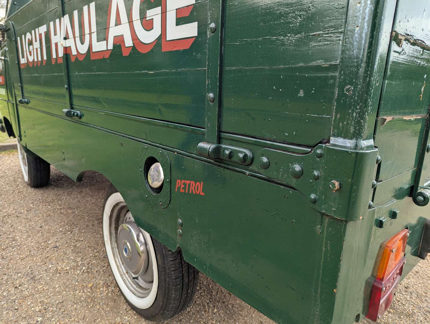 <p>1961 FORD THAMES PICK-UP</p>