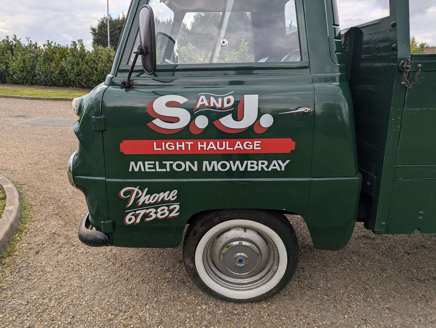 <p>1961 FORD THAMES PICK-UP</p>