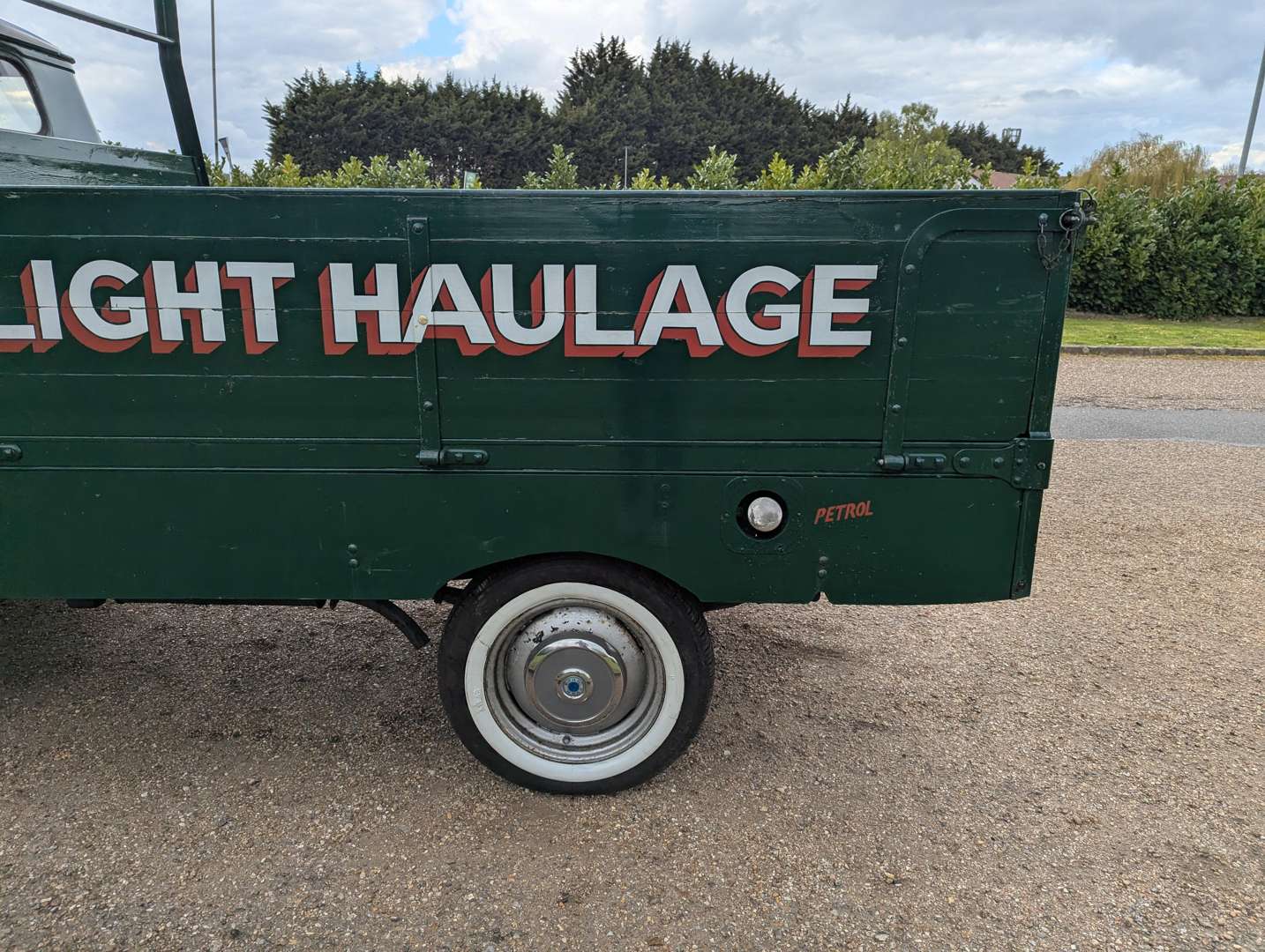 <p>1961 FORD THAMES PICK-UP</p>