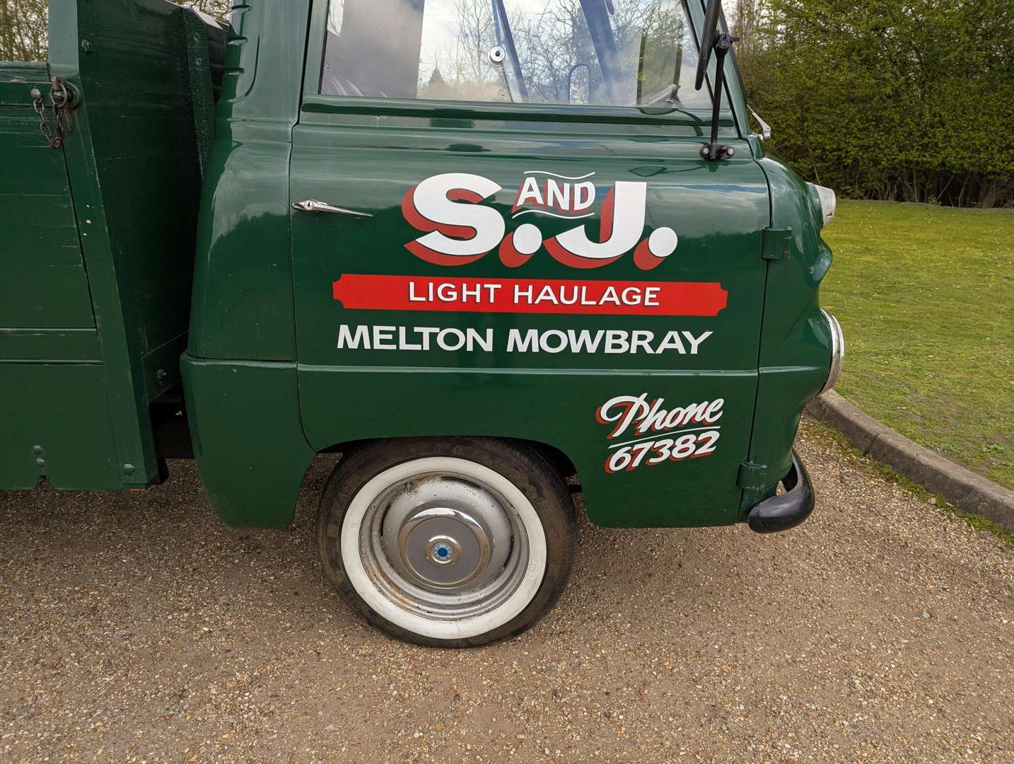 <p>1961 FORD THAMES PICK-UP</p>