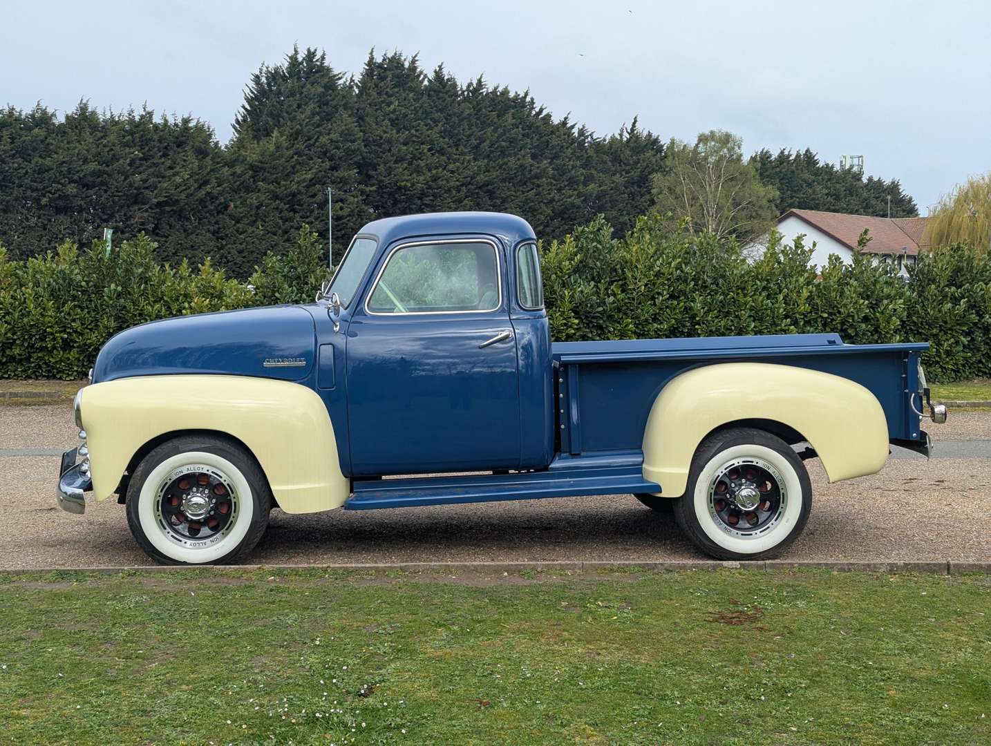 <p>1949 CHEVROLET PICK-UP LHD</p>