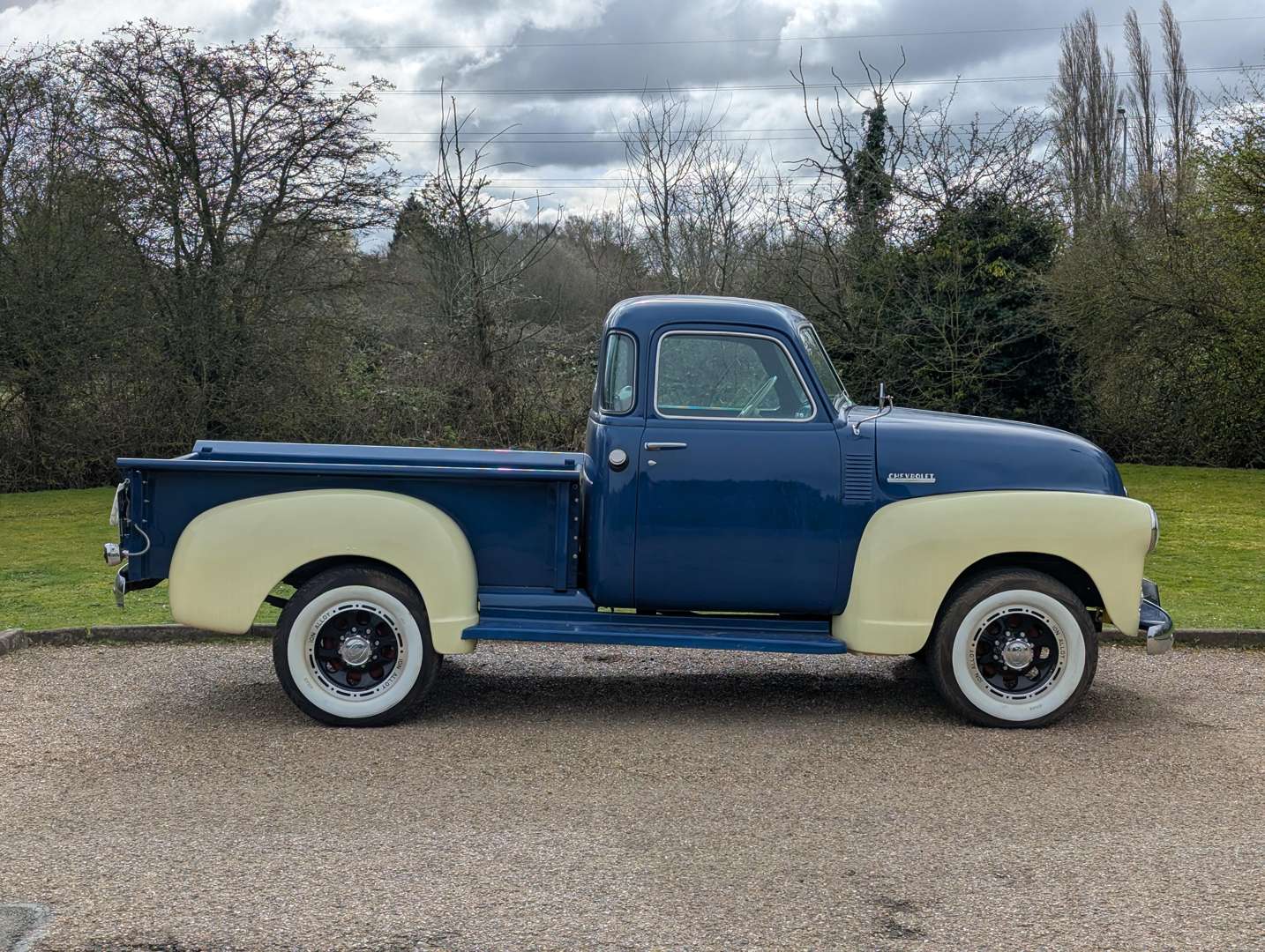 <p>1949 CHEVROLET PICK-UP LHD</p>