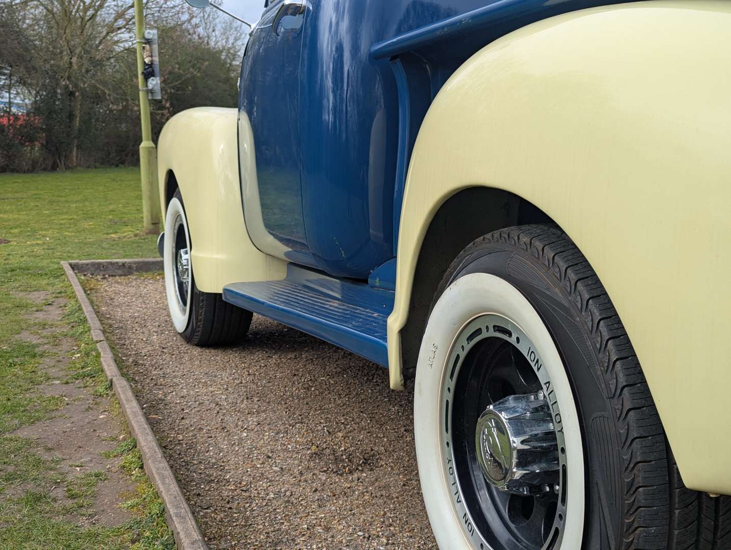 <p>1949 CHEVROLET PICK-UP LHD</p>