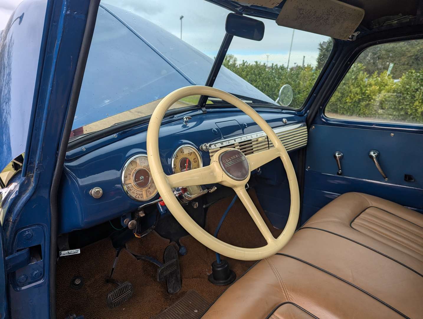 <p>1949 CHEVROLET PICK-UP LHD</p>