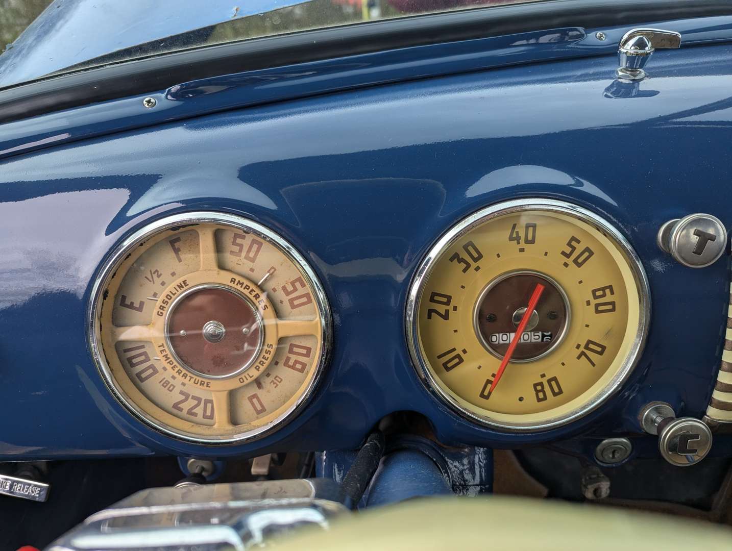 <p>1949 CHEVROLET PICK-UP LHD</p>