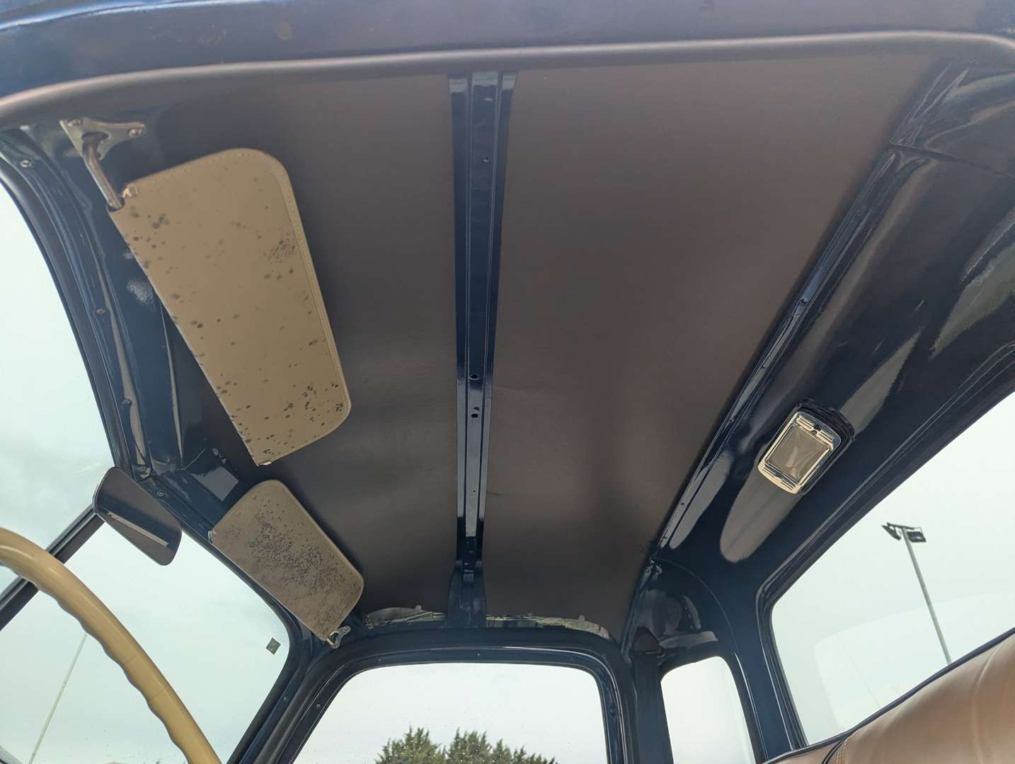 <p>1949 CHEVROLET PICK-UP LHD</p>