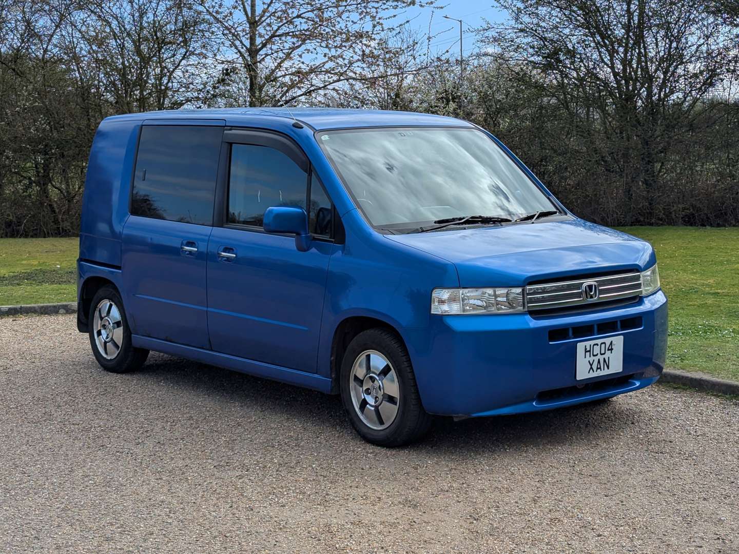 <p>2004 HONDA MOBILIO SPIKE</p>