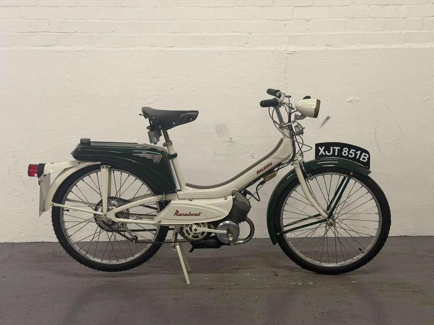 <p>1964 RALEIGH RUNABOUT</p>