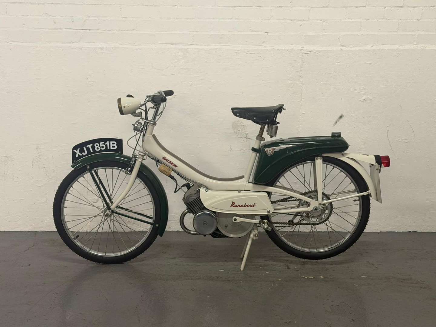 <p>1964 RALEIGH RUNABOUT</p>