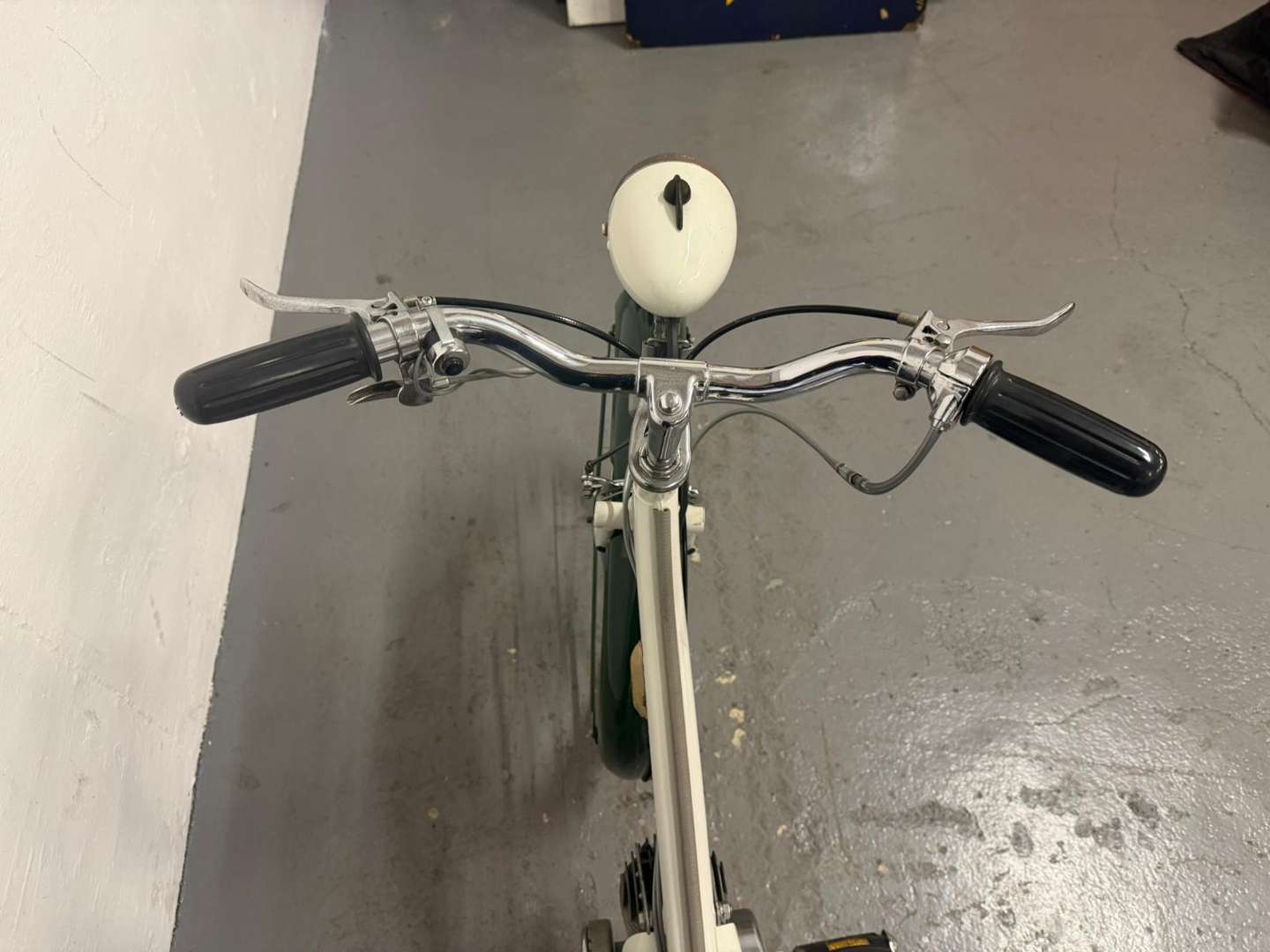 <p>1964 RALEIGH RUNABOUT</p>