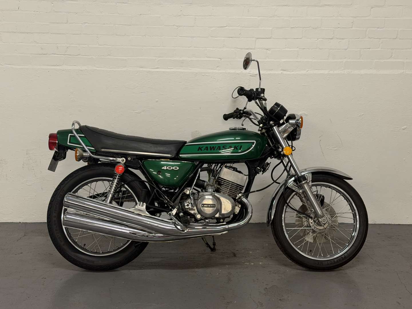 <p>1975 KAWASAKI KH400</p>