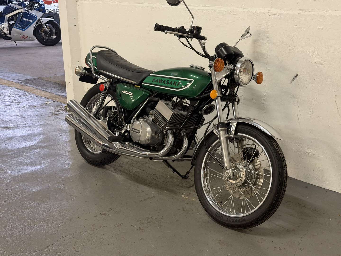 <p>1975 KAWASAKI KH400</p>