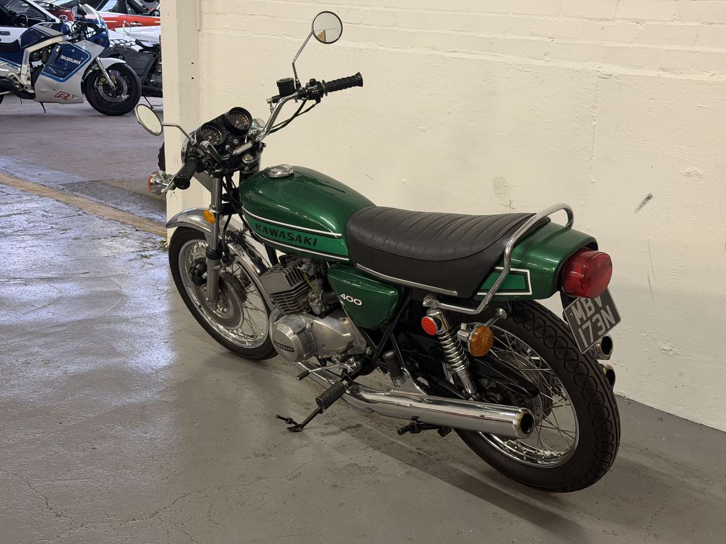 <p>1975 KAWASAKI KH400</p>