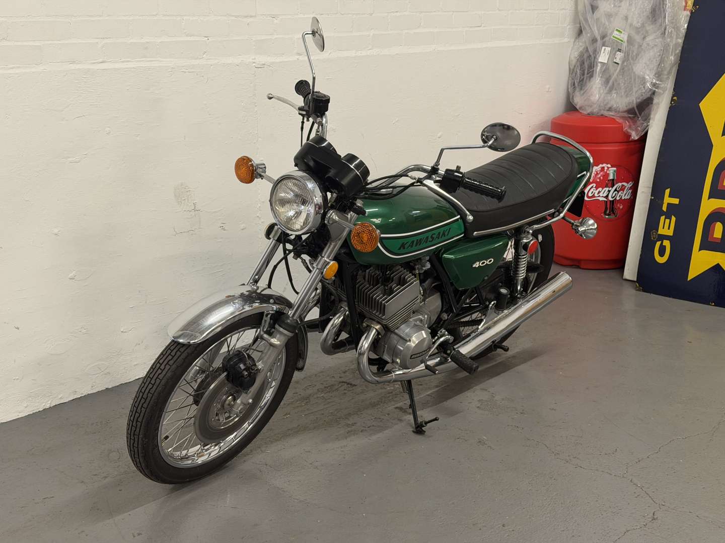 <p>1975 KAWASAKI KH400</p>