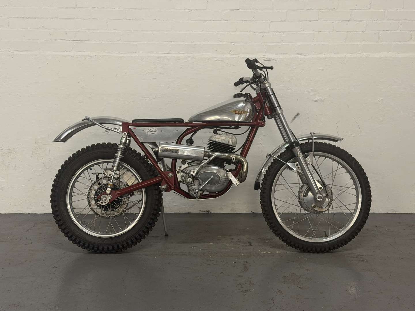 <p>1957 JAMES TRIALS BIKE</p>