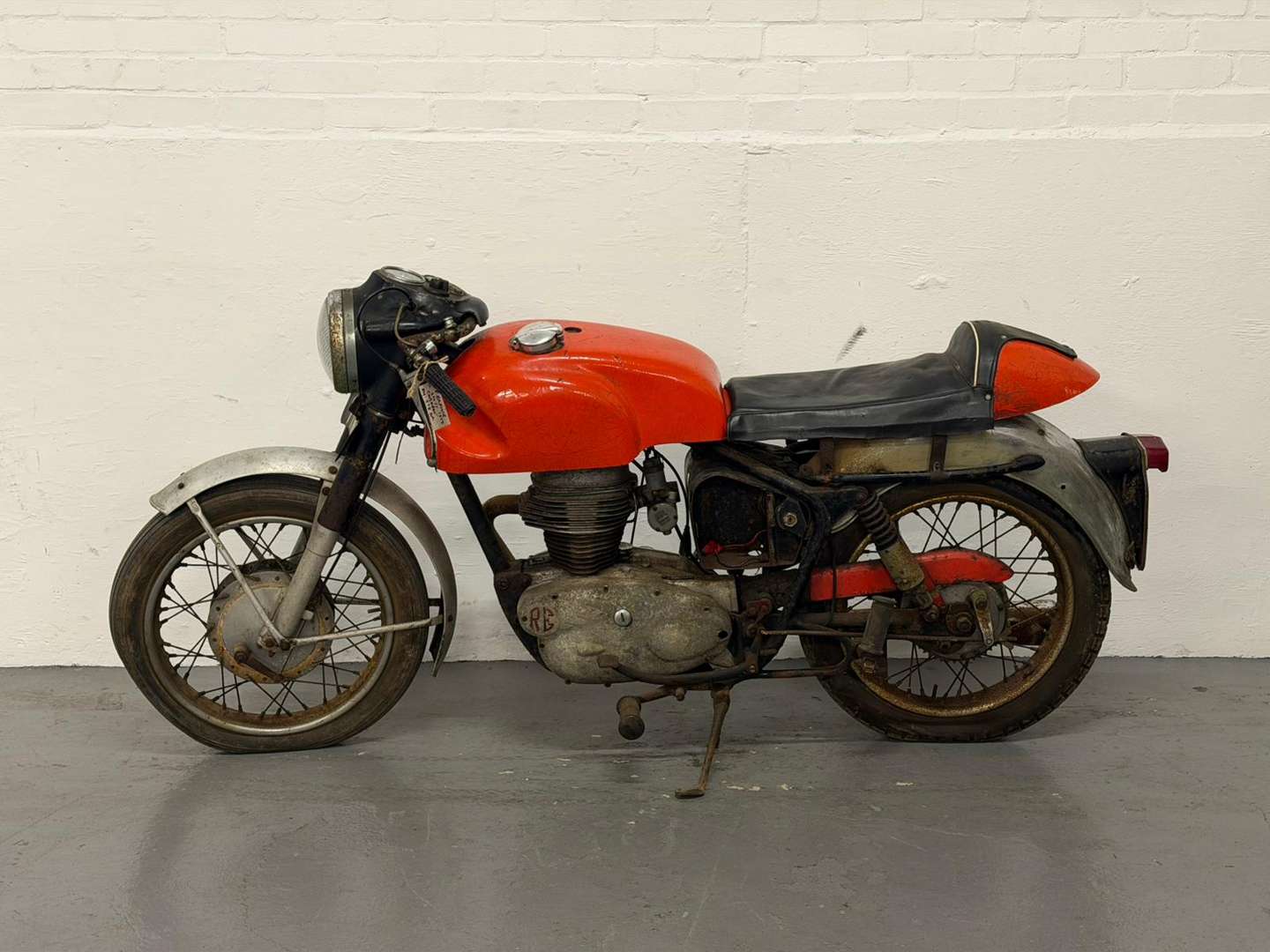 <p>1959 ROYAL ENFIELD CRUSADE SPORTS</p>