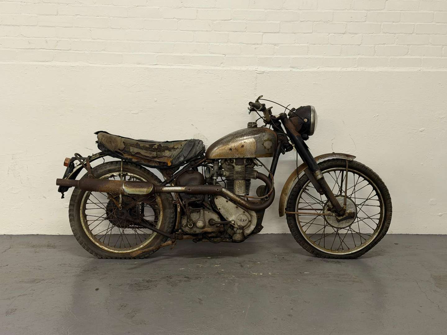 <p>1949 BSA ZB32 GOLD STAR</p>