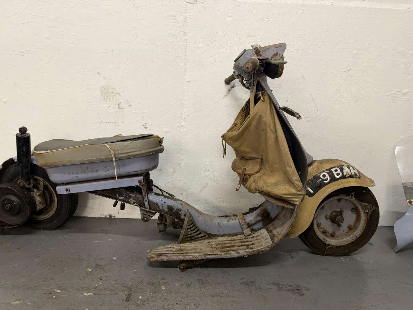 <p>1962 TRIUMPH TINA</p>