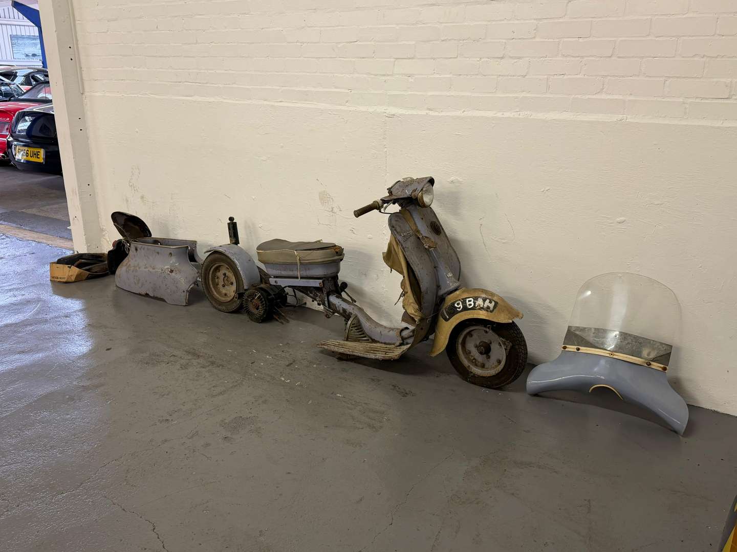 <p>1962 TRIUMPH TINA</p>