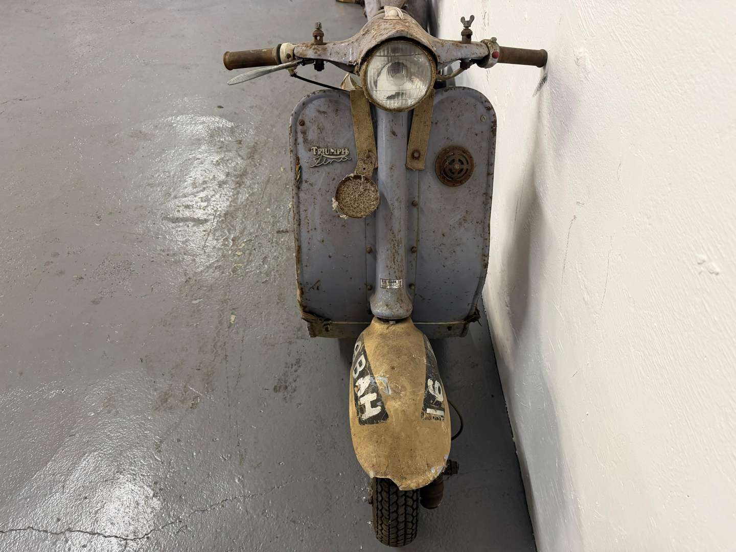 <p>1962 TRIUMPH TINA</p>