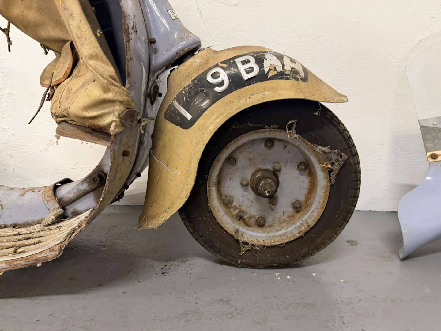 <p>1962 TRIUMPH TINA</p>