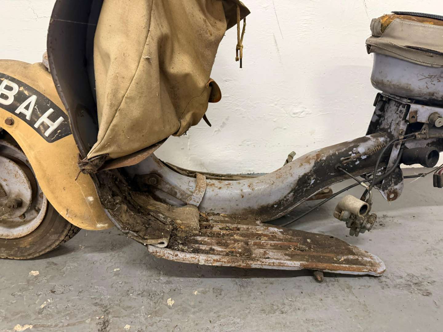 <p>1962 TRIUMPH TINA</p>