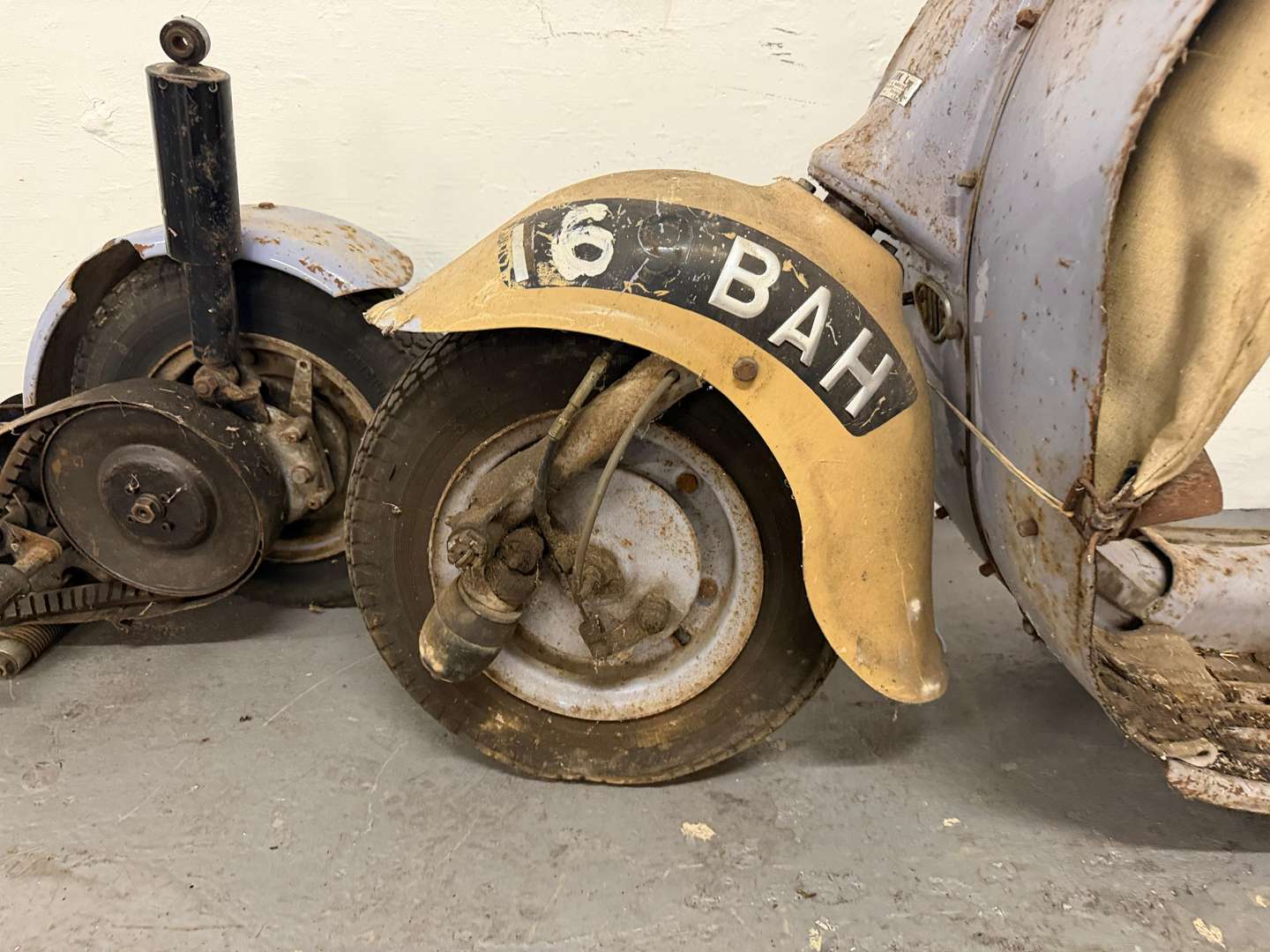 <p>1962 TRIUMPH TINA</p>