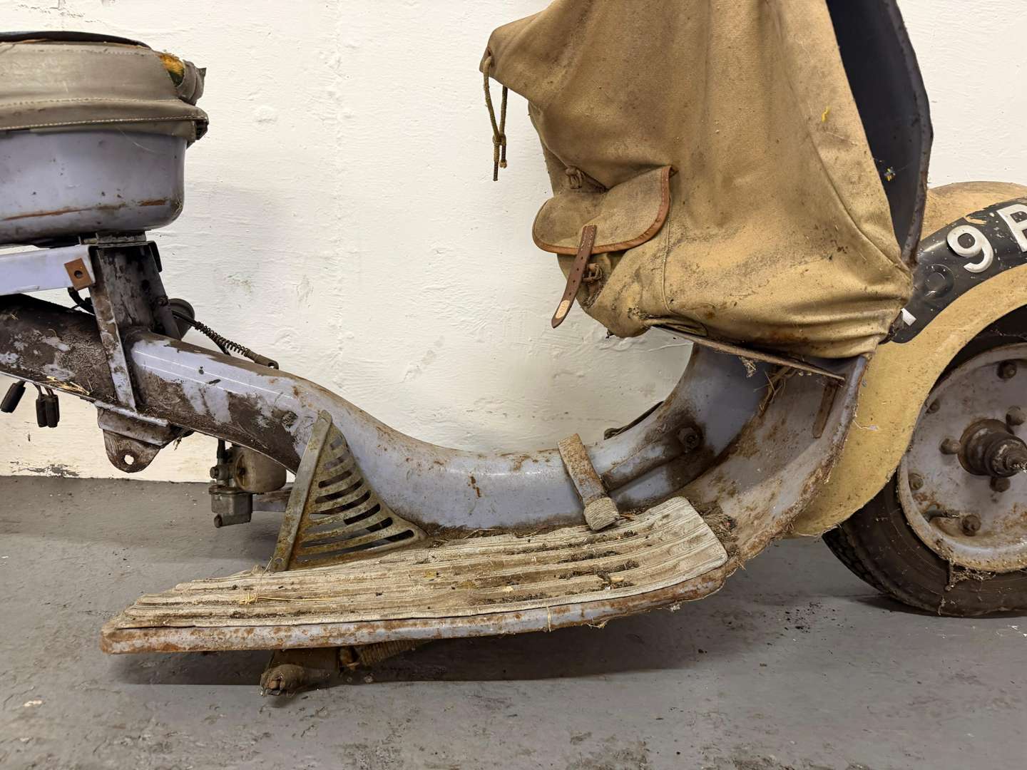 <p>1962 TRIUMPH TINA</p>