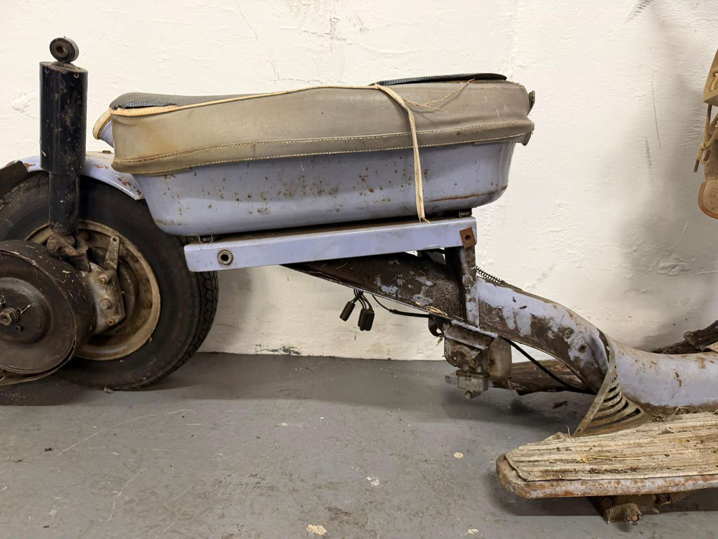 <p>1962 TRIUMPH TINA</p>