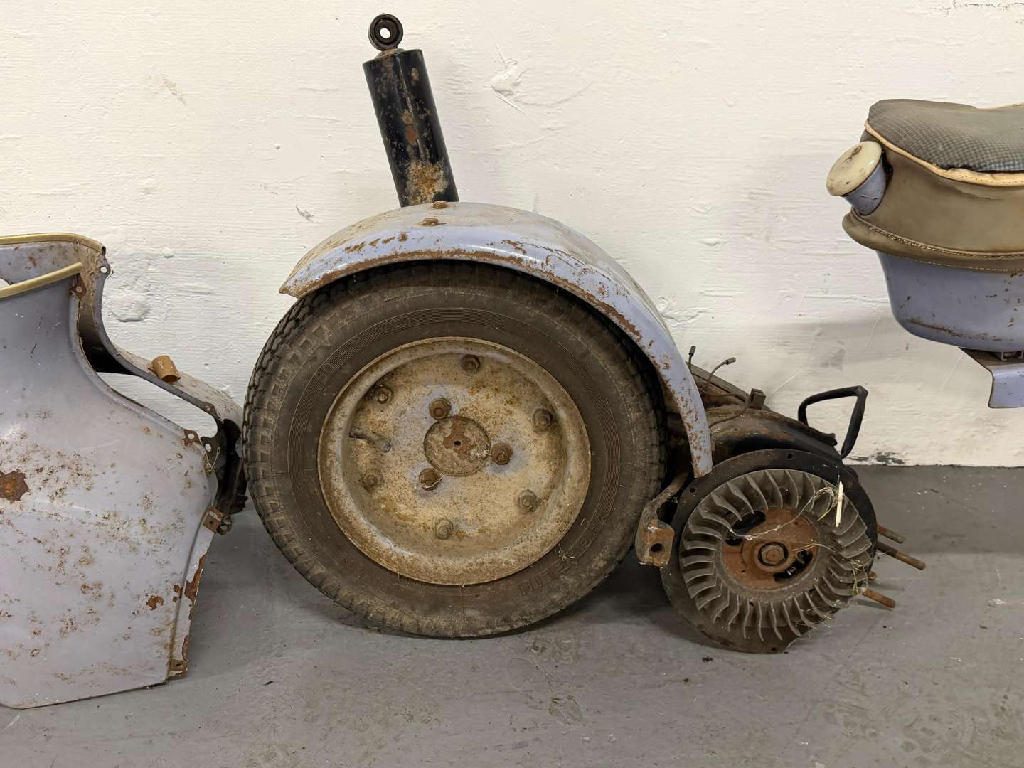 <p>1962 TRIUMPH TINA</p>