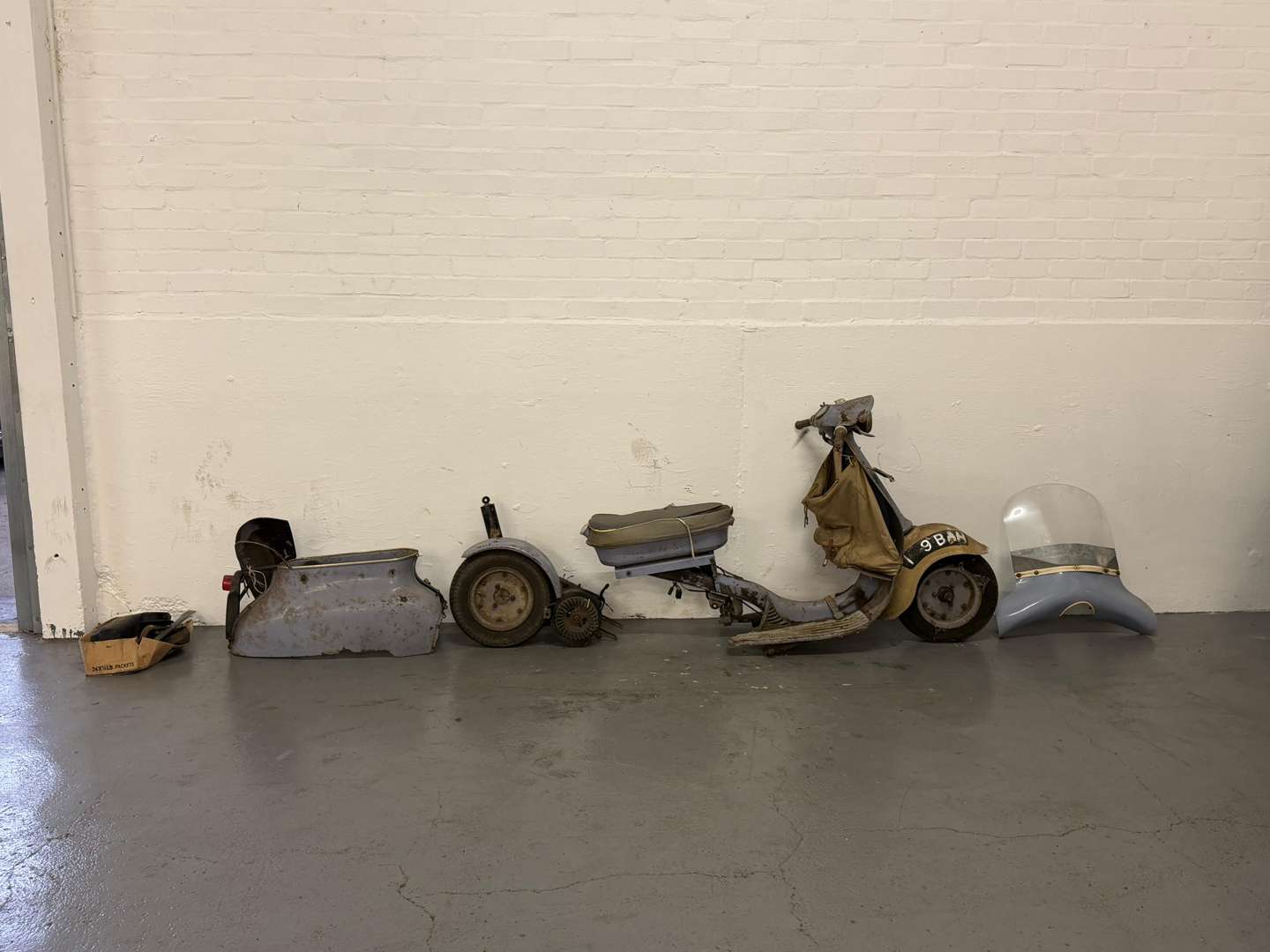 <p>1962 TRIUMPH TINA</p>