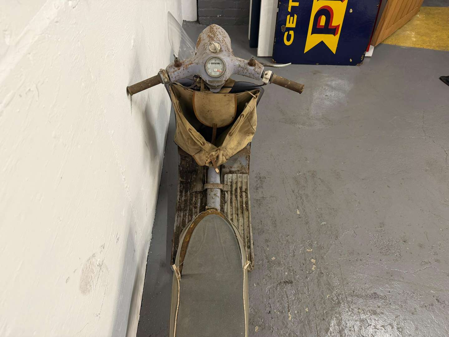 <p>1962 TRIUMPH TINA</p>