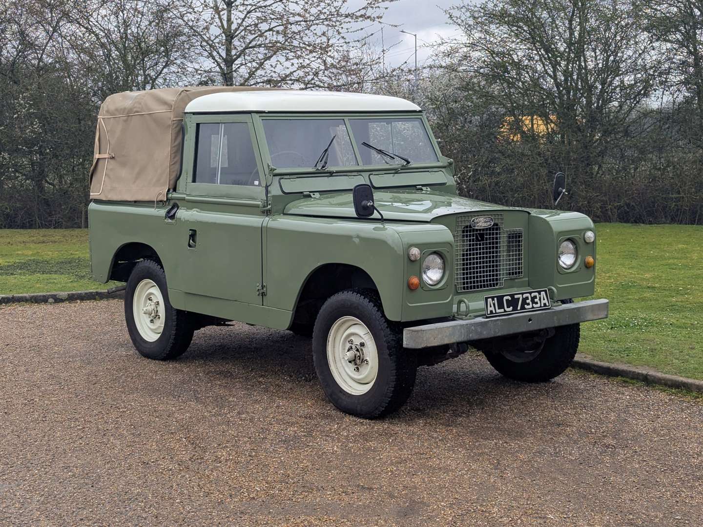 <p>1963 LAND ROVER SERIES IIA</p>