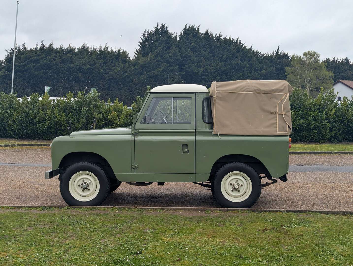 <p>1963 LAND ROVER SERIES IIA</p>