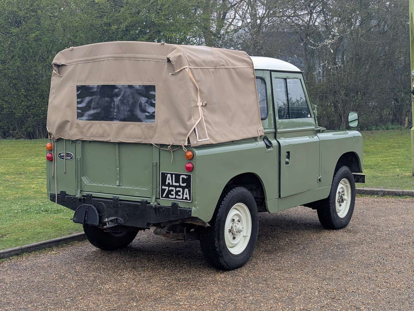 <p>1963 LAND ROVER SERIES IIA</p>