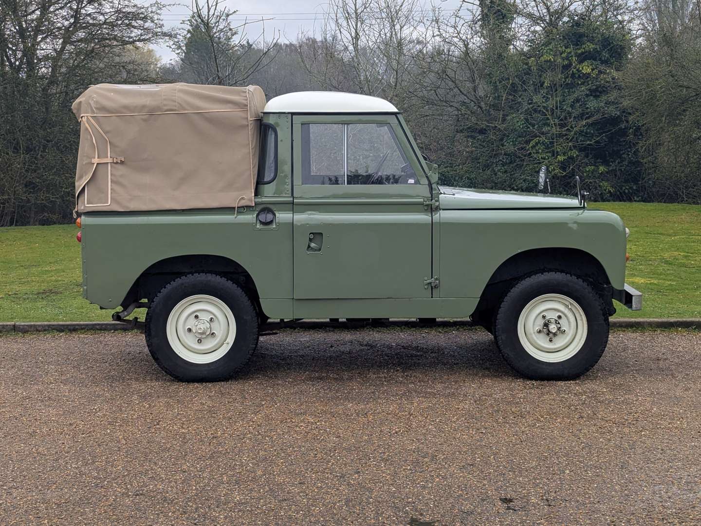 <p>1963 LAND ROVER SERIES IIA</p>