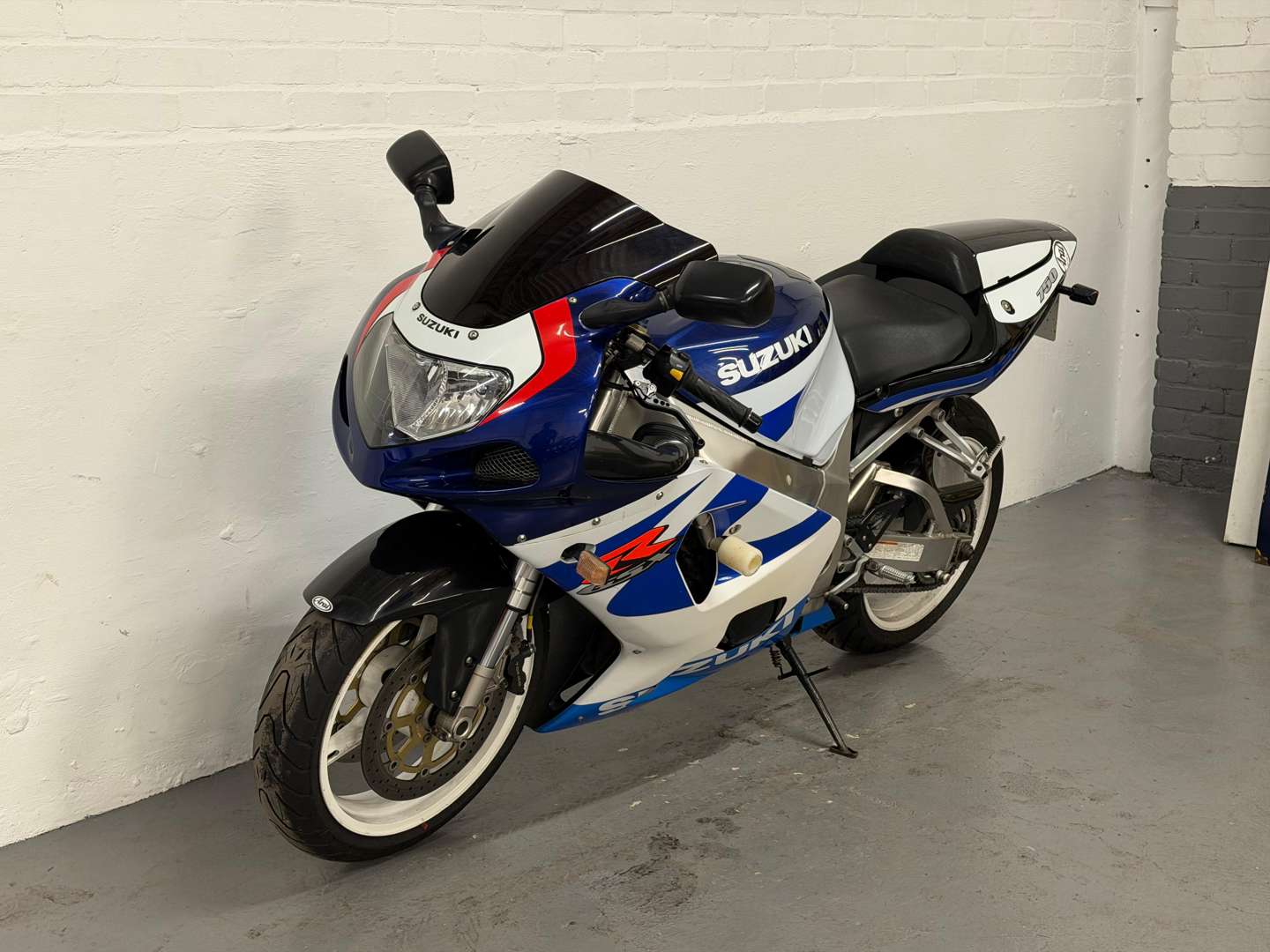 <p>2000 SUZUKI GSX-R750Y</p>