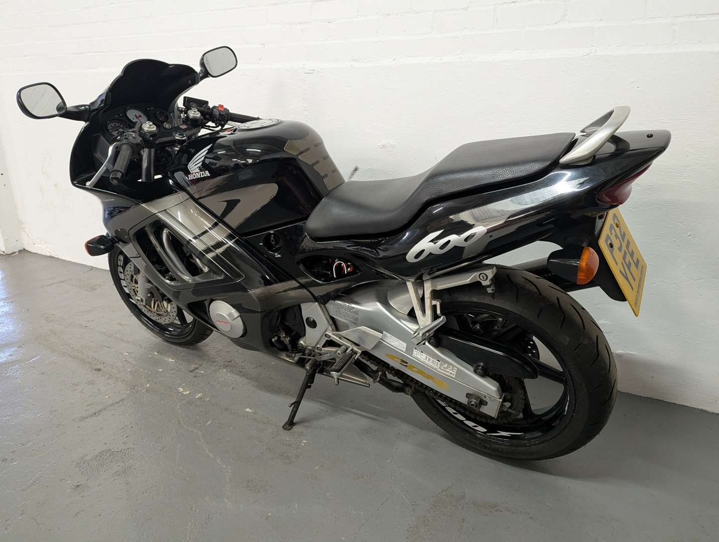 <p>1997 HONDA CBR 600F</p>